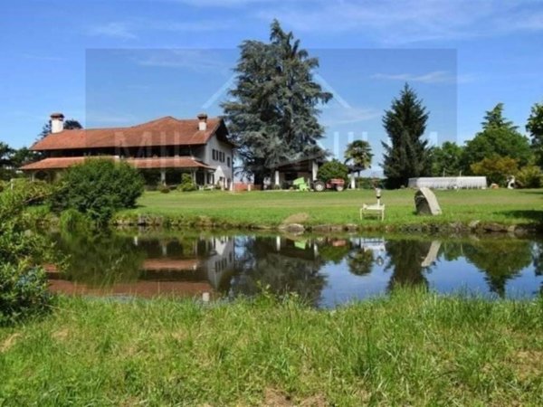 casa indipendente in vendita a Meina in zona Ghevio