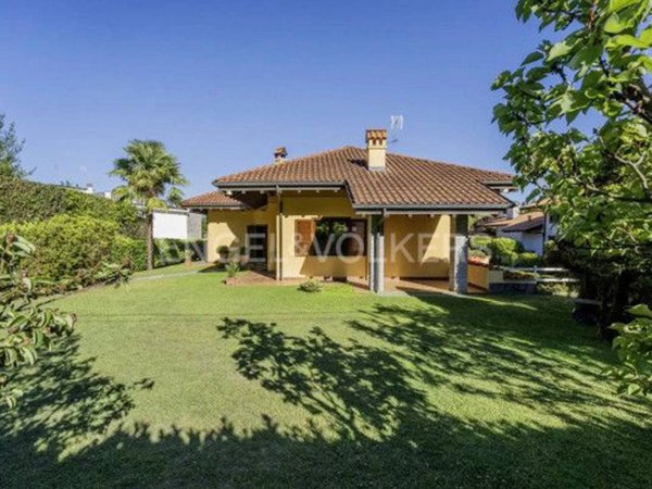 casa indipendente in vendita a Meina