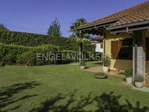 casa indipendente in vendita a Meina