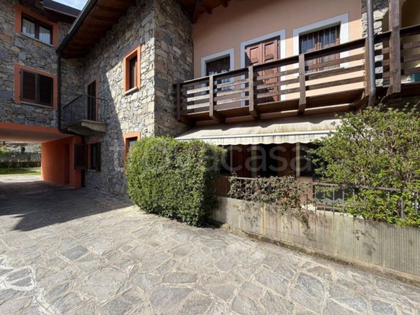 appartamento in vendita a Meina in zona Ghevio