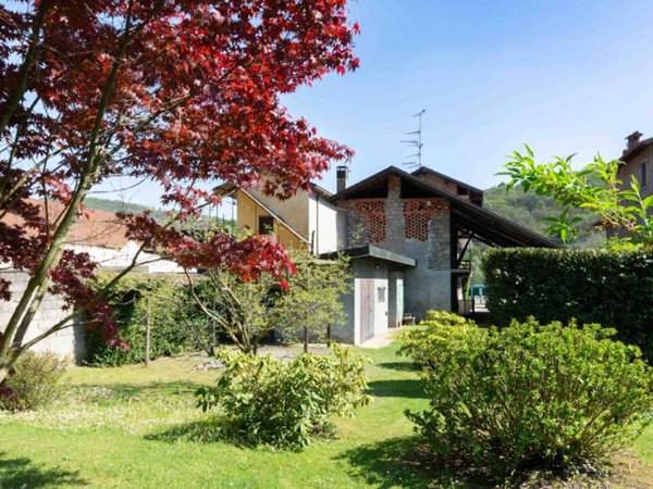 casa indipendente in vendita a Meina in zona Ghevio