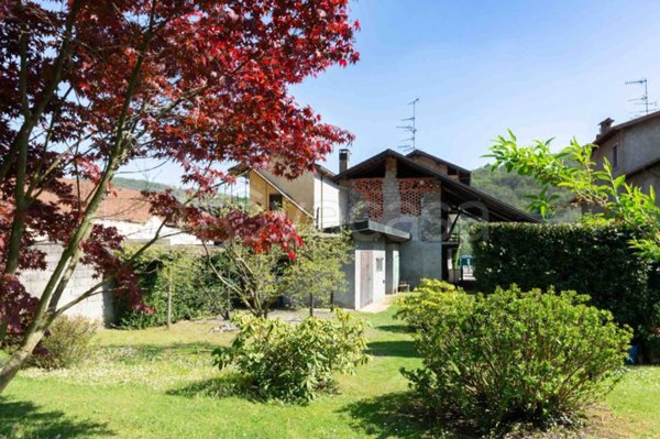 casa indipendente in vendita a Meina in zona Ghevio