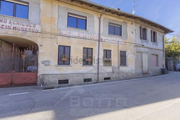 casa indipendente in vendita a Meina in zona Ghevio