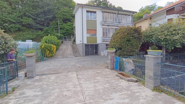 casa indipendente in vendita a Meina in zona Ghevio