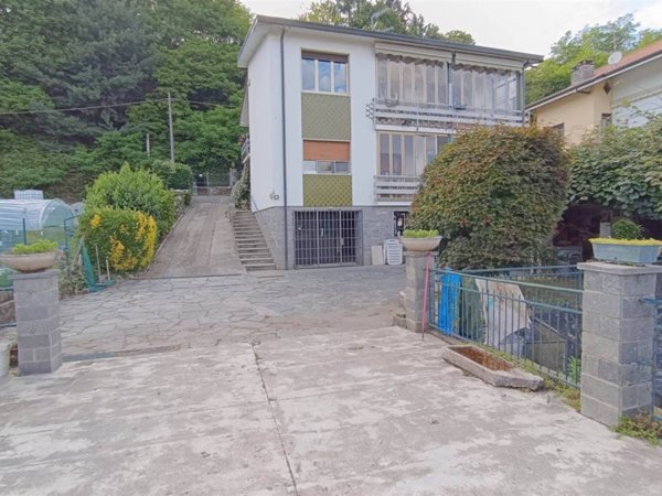 appartamento in vendita a Meina in zona Ghevio