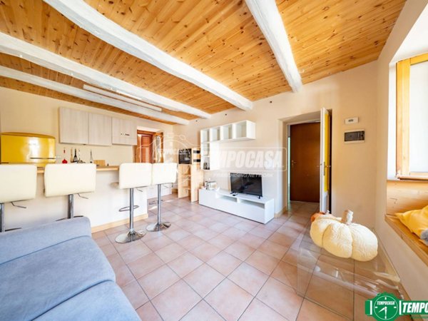 casa indipendente in vendita a Meina in zona Ghevio