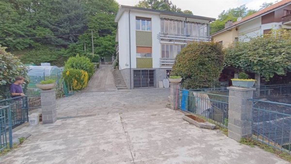casa indipendente in vendita a Meina in zona Ghevio