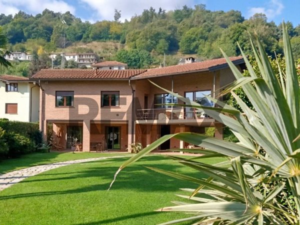 casa indipendente in vendita a Meina