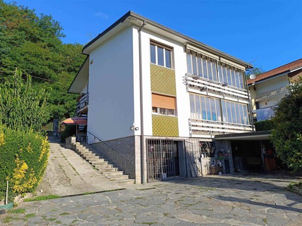 casa indipendente in vendita a Meina in zona Ghevio