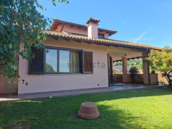 casa indipendente in vendita a Meina