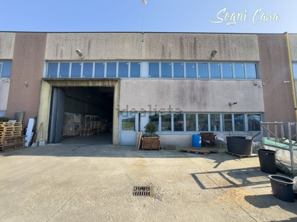 capannone in vendita a Mezzomerico