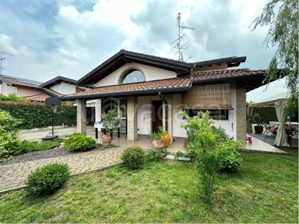casa indipendente in vendita a Mezzomerico