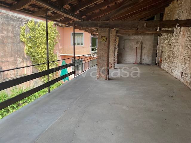 casa indipendente in vendita a Mezzomerico