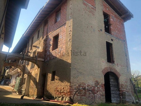 casale in vendita a Mezzomerico