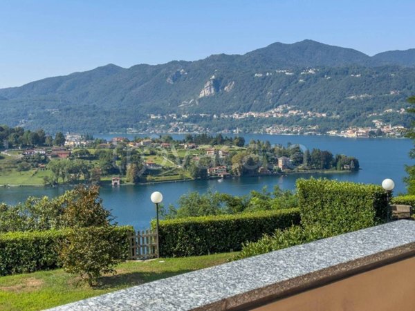 appartamento in vendita a Miasino in zona Carcegna