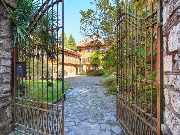 casa indipendente in vendita a Miasino