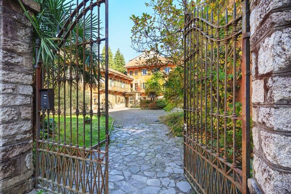 casa indipendente in vendita a Miasino