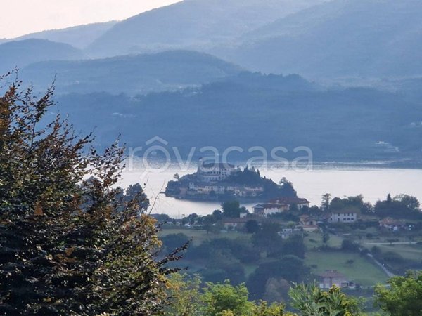 casa indipendente in vendita a Miasino in zona Carcegna