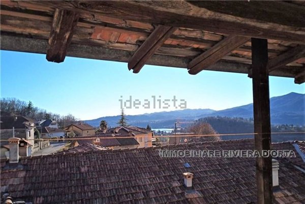 appartamento in vendita a Miasino in zona Carcegna