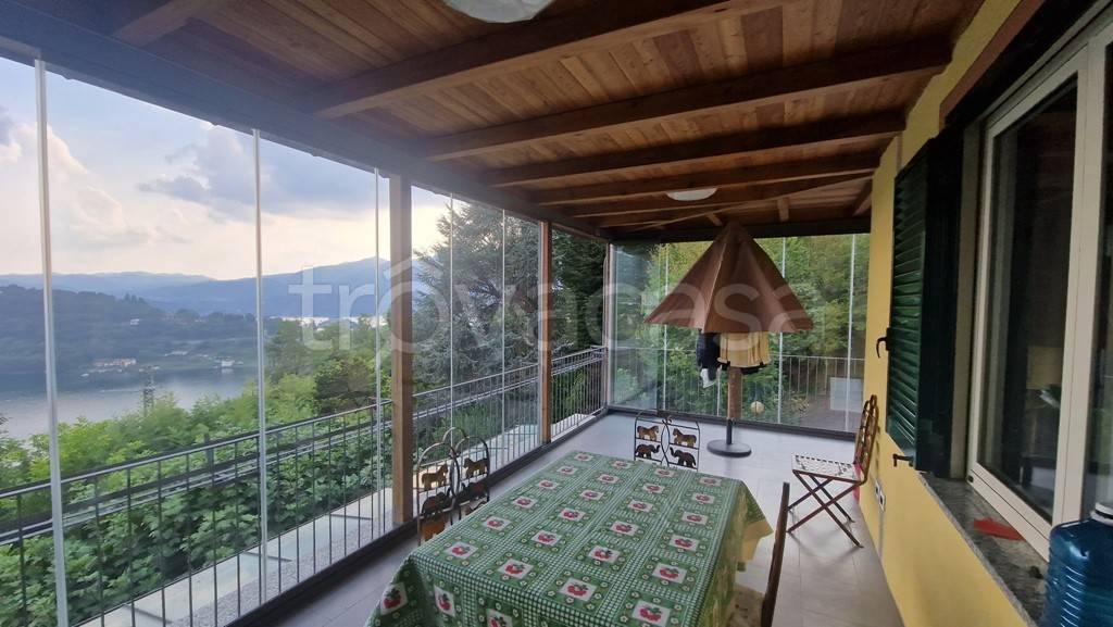 casa indipendente in vendita a Miasino in zona Carcegna