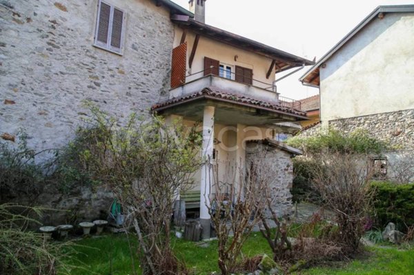 casa indipendente in vendita a Miasino