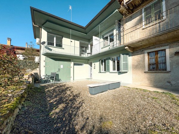 casa indipendente in vendita a Miasino in zona Pisogno