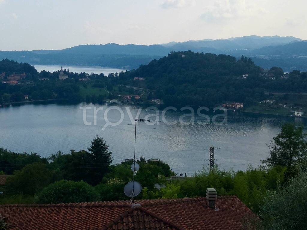 villa in vendita a Miasino in zona Carcegna