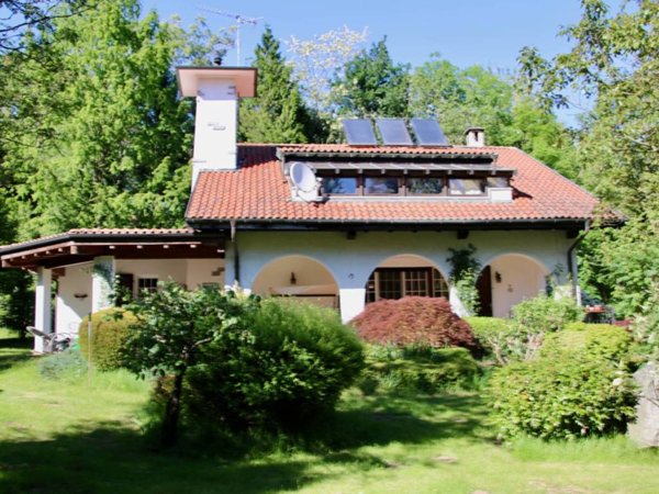 casa indipendente in vendita a Miasino