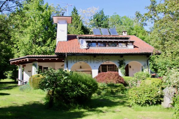 casa indipendente in vendita a Miasino