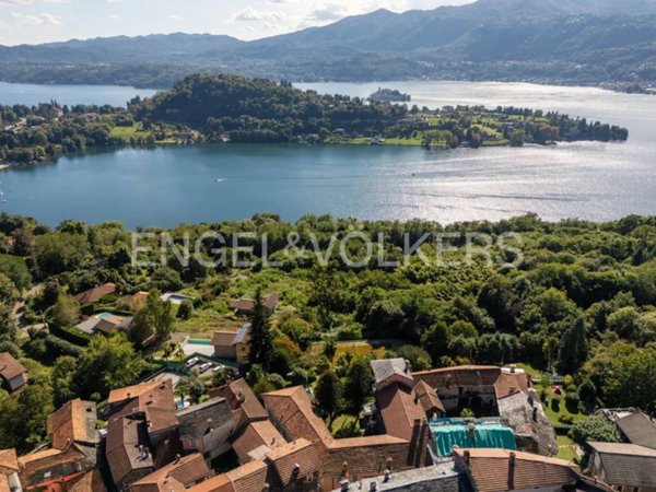 casa indipendente in vendita a Miasino in zona Carcegna