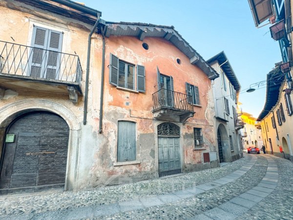 casa indipendente in vendita a Miasino