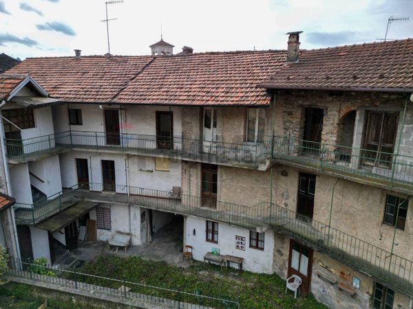 casa indipendente in vendita a Miasino