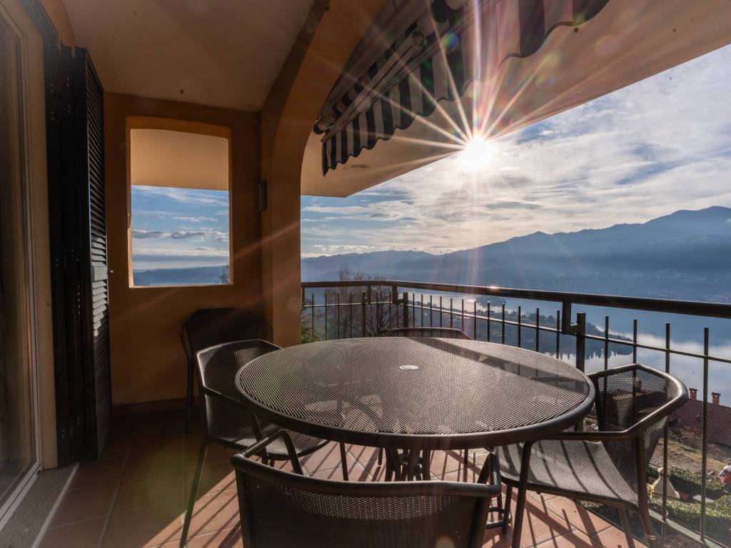 appartamento in vendita a Miasino in zona Carcegna