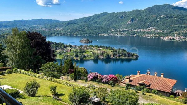 appartamento in vendita a Miasino in zona Carcegna