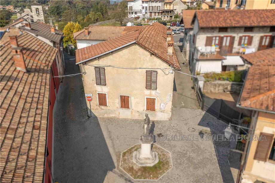 intera palazzina in vendita a Miasino in zona Pisogno