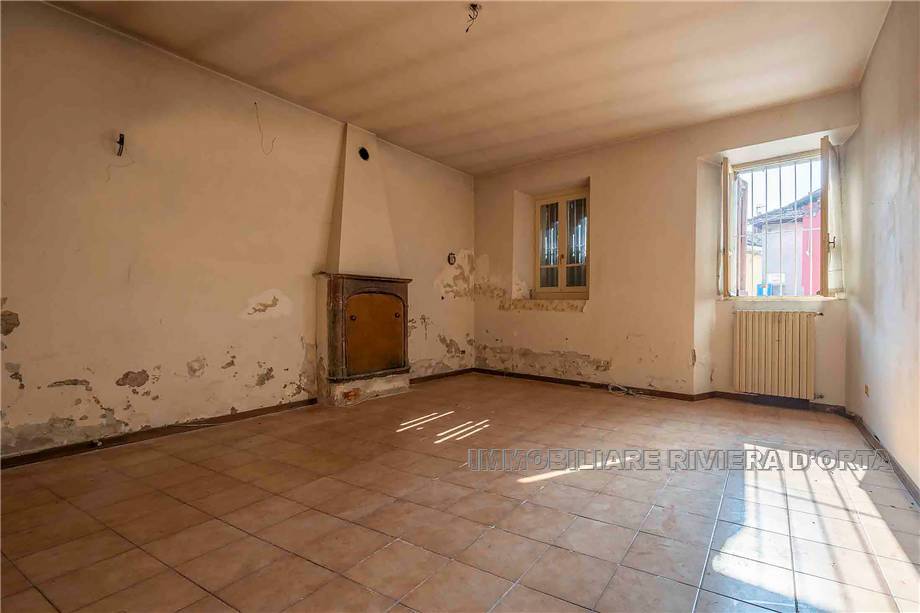 intera palazzina in vendita a Miasino in zona Pisogno