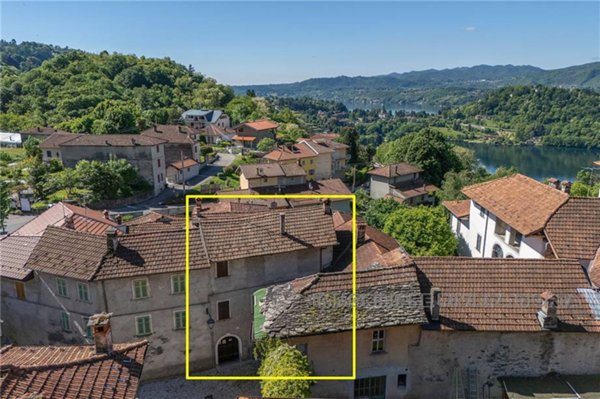 casa indipendente in vendita a Miasino in zona Carcegna