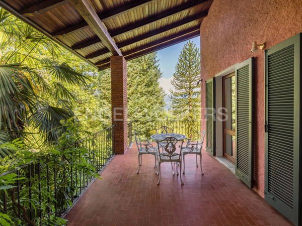 casa indipendente in vendita a Miasino in zona Carcegna