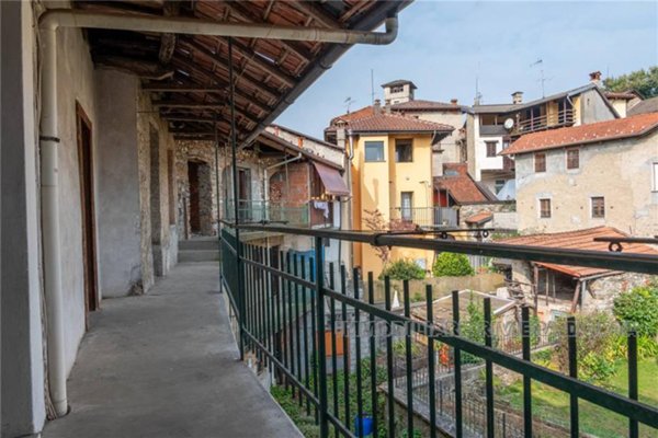casa indipendente in vendita a Miasino