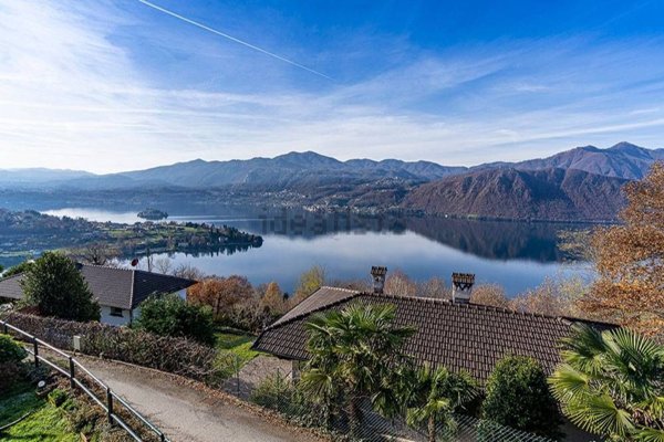 appartamento in vendita a Miasino in zona Carcegna