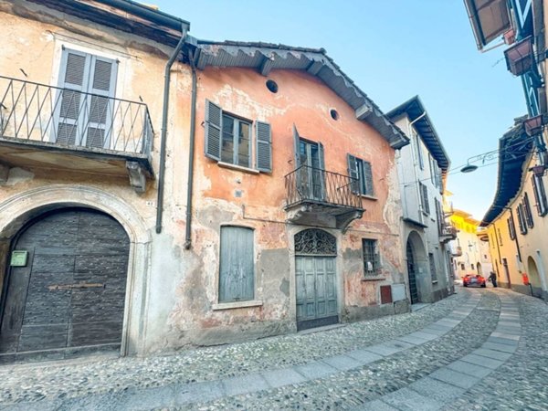 casa indipendente in vendita a Miasino