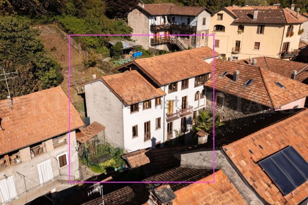 casa indipendente in vendita a Miasino in zona Carcegna