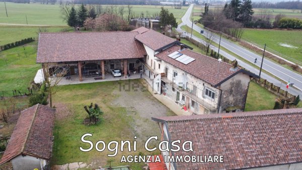 casa indipendente in vendita a Momo