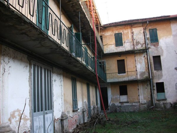 casale in vendita a Momo