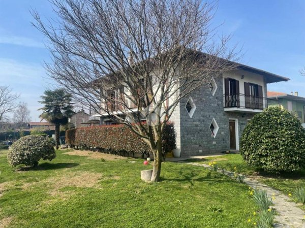 casa indipendente in vendita a Momo