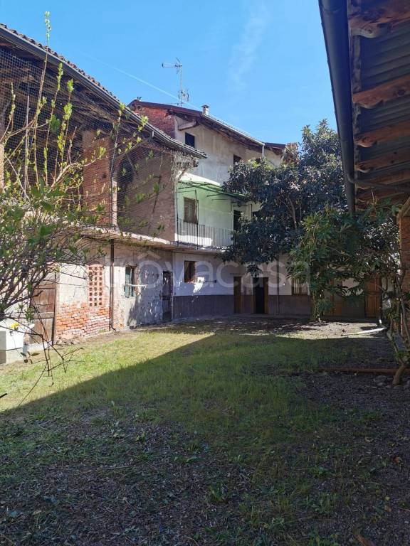 casa indipendente in vendita a Momo