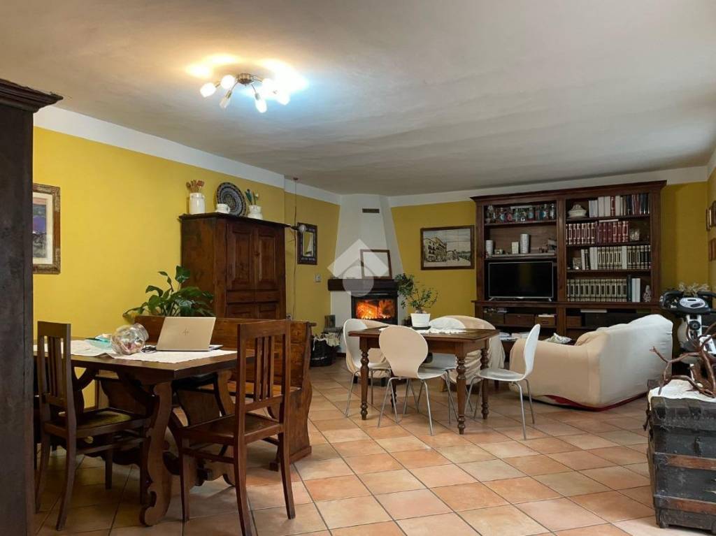 casa indipendente in vendita a Momo