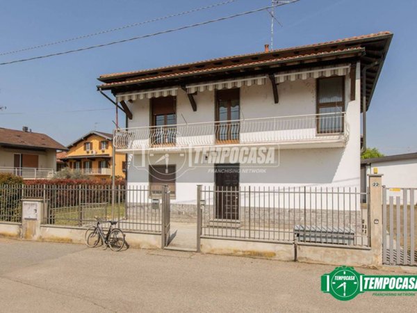 casa indipendente in vendita a Momo