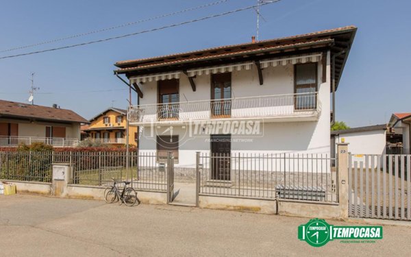 casa indipendente in vendita a Momo