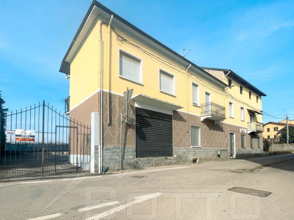 casa indipendente in vendita a Momo